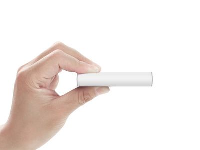 黑白之間，電能出彩——充電寶實拍創(chuàng)意海報解析